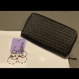 Woman’s all black wallet